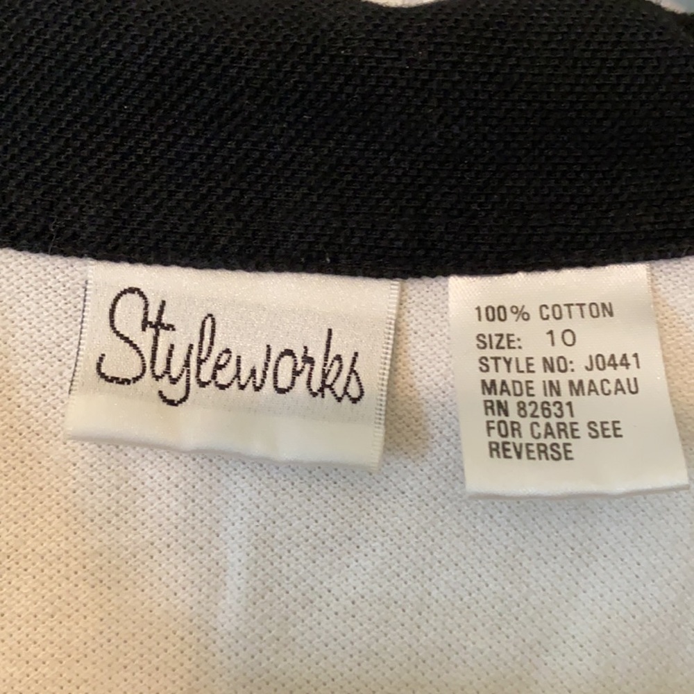 Size. 10 petite junior blazer (Used) runs small - Picture 3 of 8